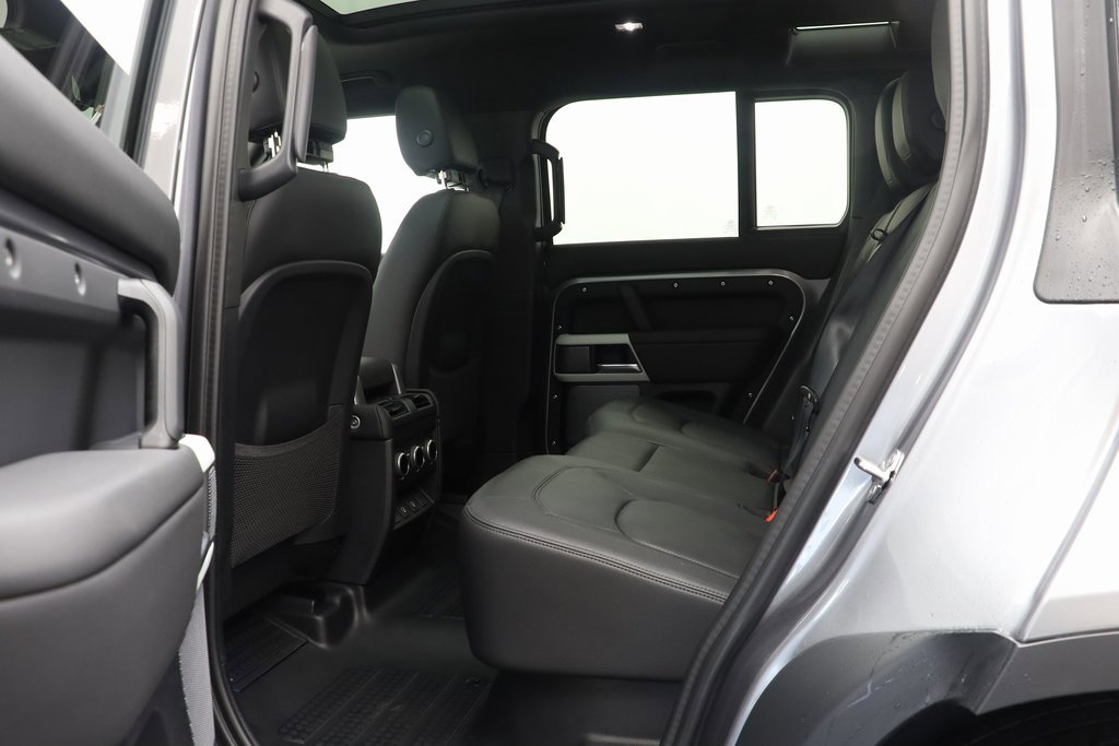 New 2024 Land Rover Defender 110 SE image 12