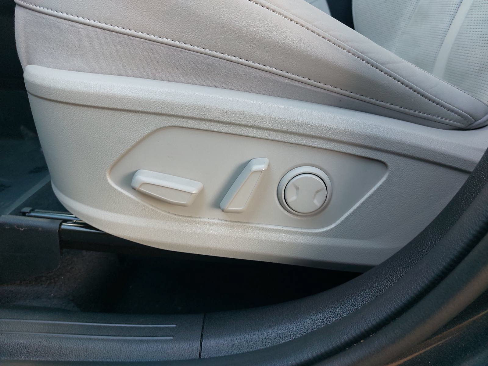 Used 2024 Kia Sorento S w/ Panoramic Sunroof Package FWD image 28