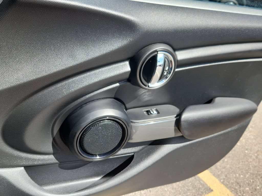 Used 2018 MINI Cooper 4-Door Hardtop FWD image 12