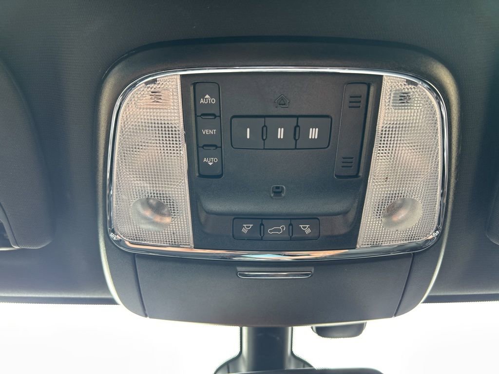 Used 2021 Jeep Grand Cherokee Limited w/ Premium Lighting Group image 24