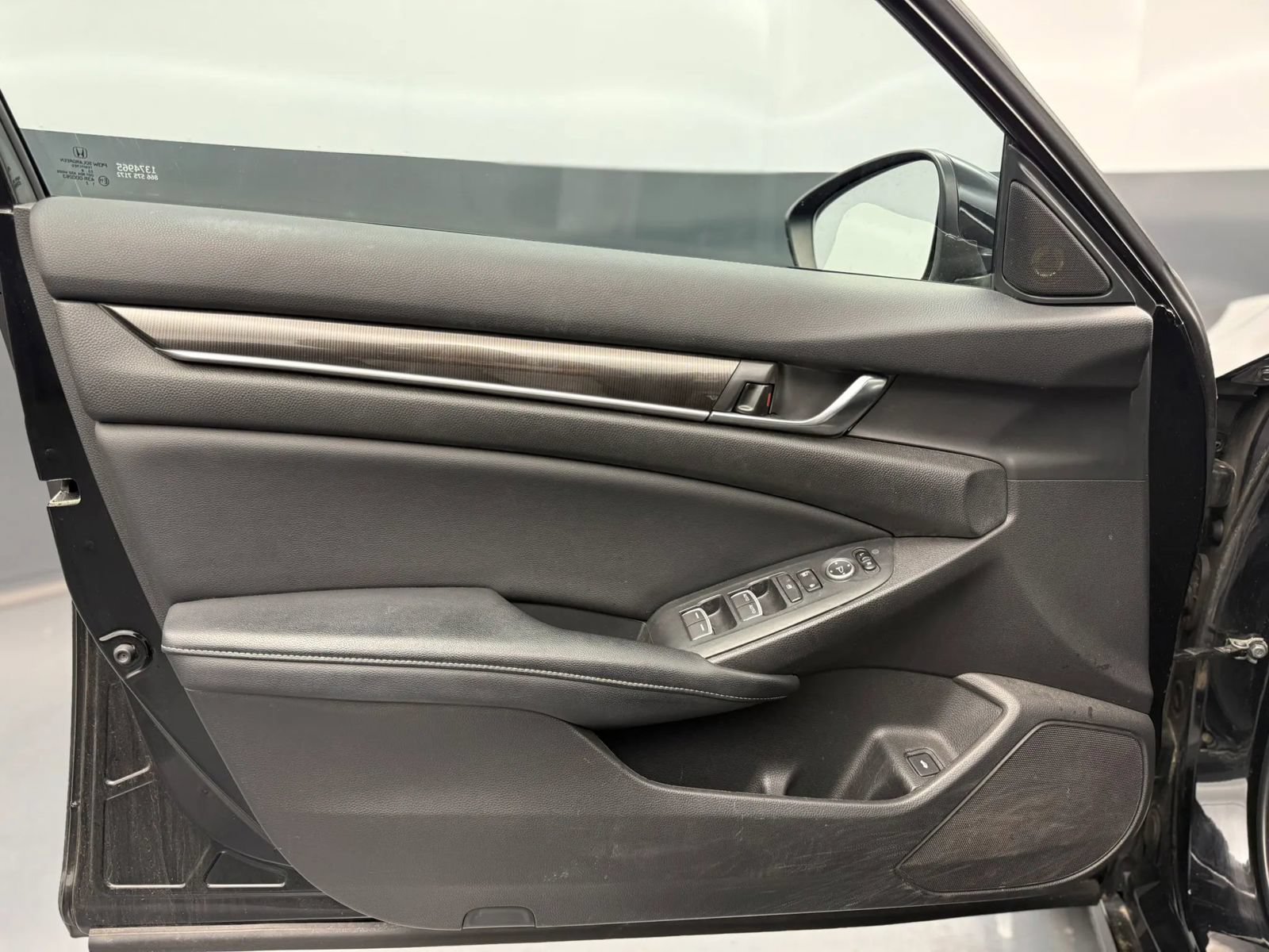 Used 2018 Honda Accord Sport image 9
