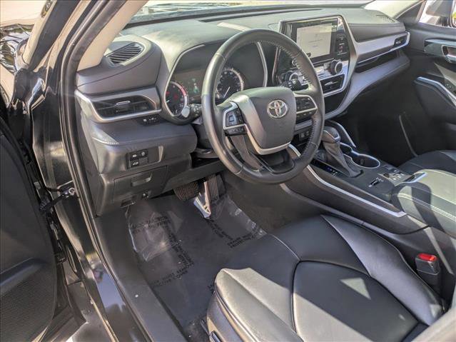 Used 2023 Toyota Highlander XLE image 9
