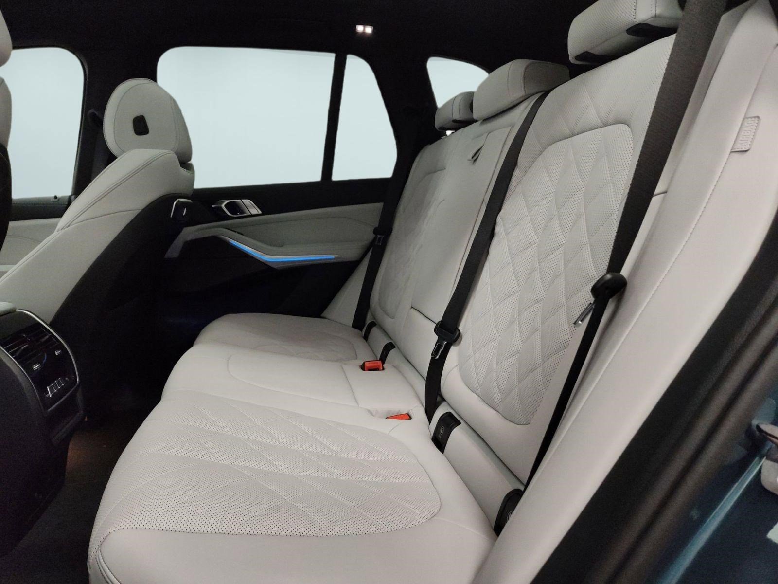 Used 2026 BMW X5 xDrive40i w/ Premium Package image 11