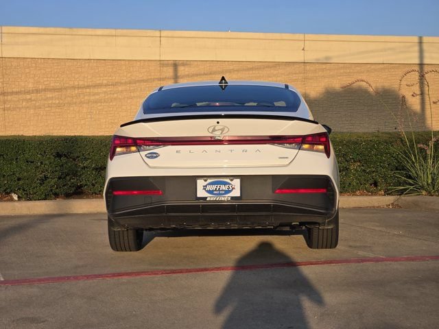 Certified 2025 Hyundai Elantra SEL FWD image 7
