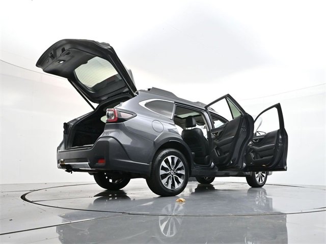 Used 2023 Subaru Outback Touring image 40