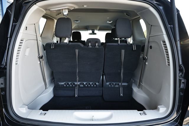 Used 2022 Chrysler Voyager LX image 30