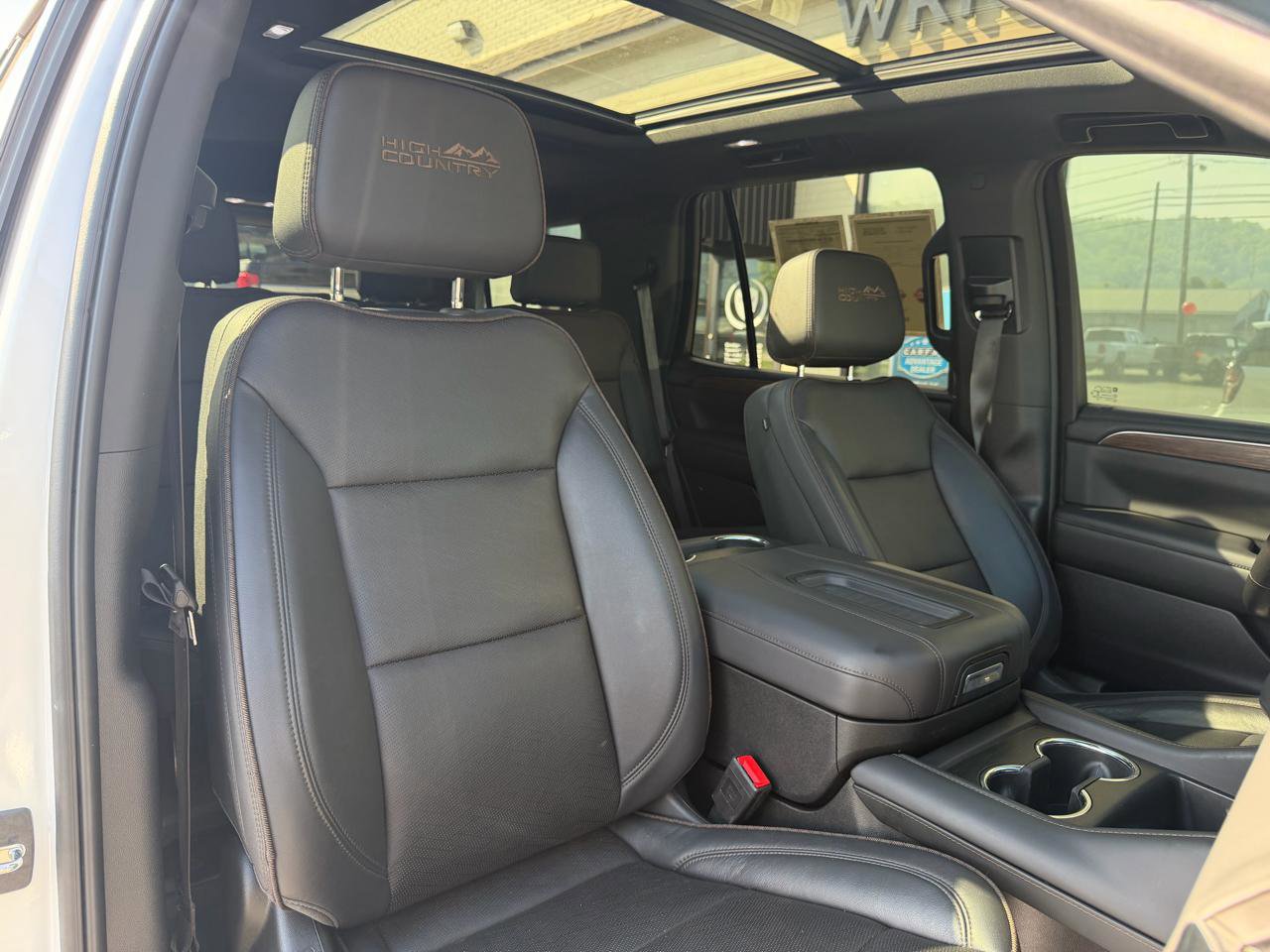 Used 2023 Chevrolet Tahoe High Country w/ Premium Package 2 AWD/4WD image 23