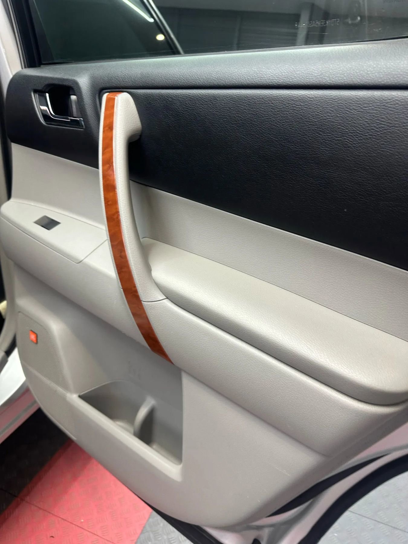 Used 2010 Toyota Highlander Limited image 35