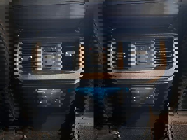 Used 2025 Ford F150 Platinum image 10