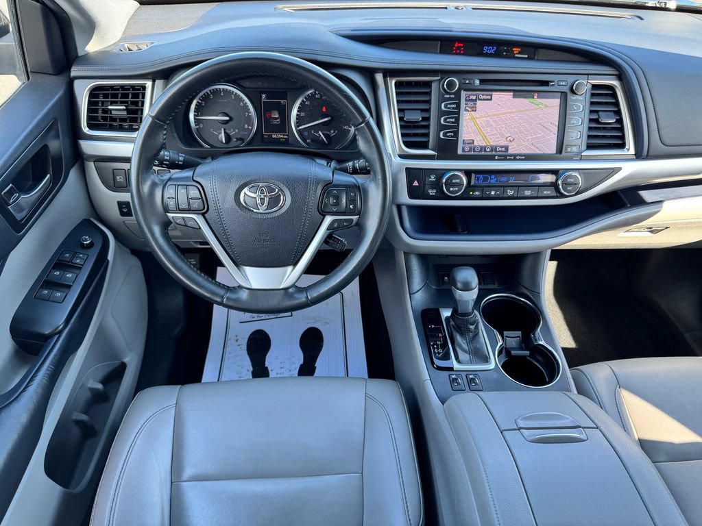 Used 2019 Toyota Highlander XLE FWD image 22