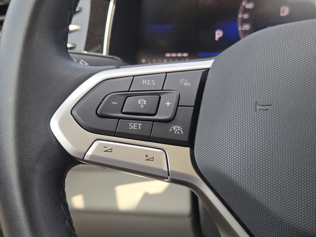 Used 2025 Volkswagen Jetta SE FWD image 29