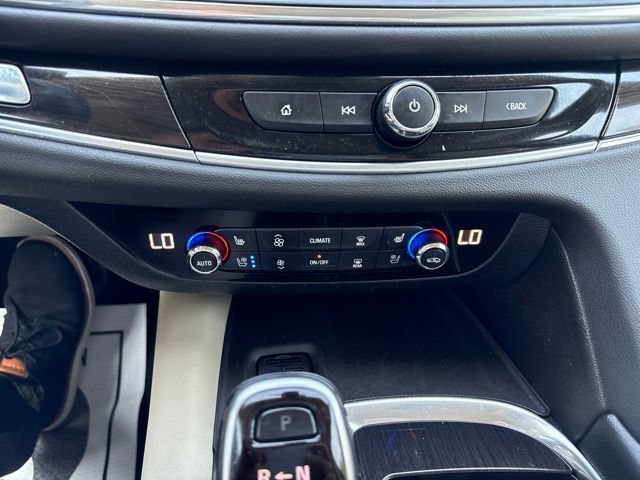 Used 2020 Buick Enclave Premium w/ Sun and Sites Package AWD/4WD image 32