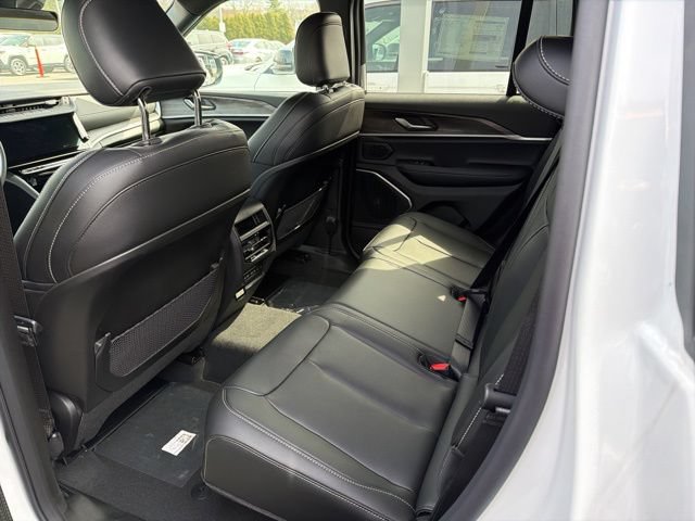 New 2026 Jeep Grand Cherokee Limited w/ Limited Altitude Package AWD/4WD image 8