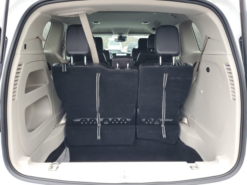 Used 2024 Chrysler Pacifica Touring-L image 32