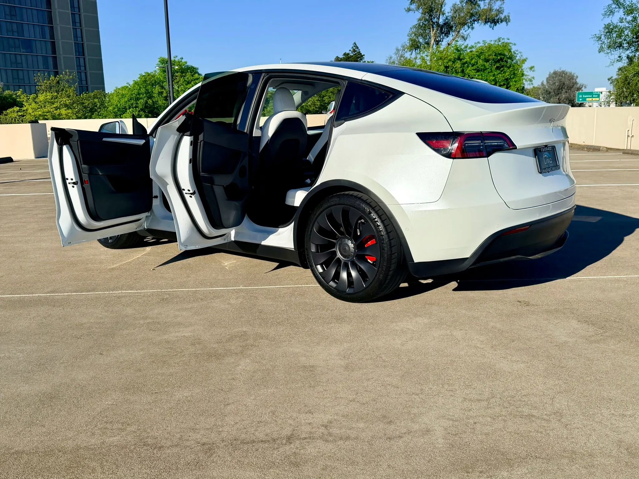 Used 2022 Tesla Model Y Performance image 32