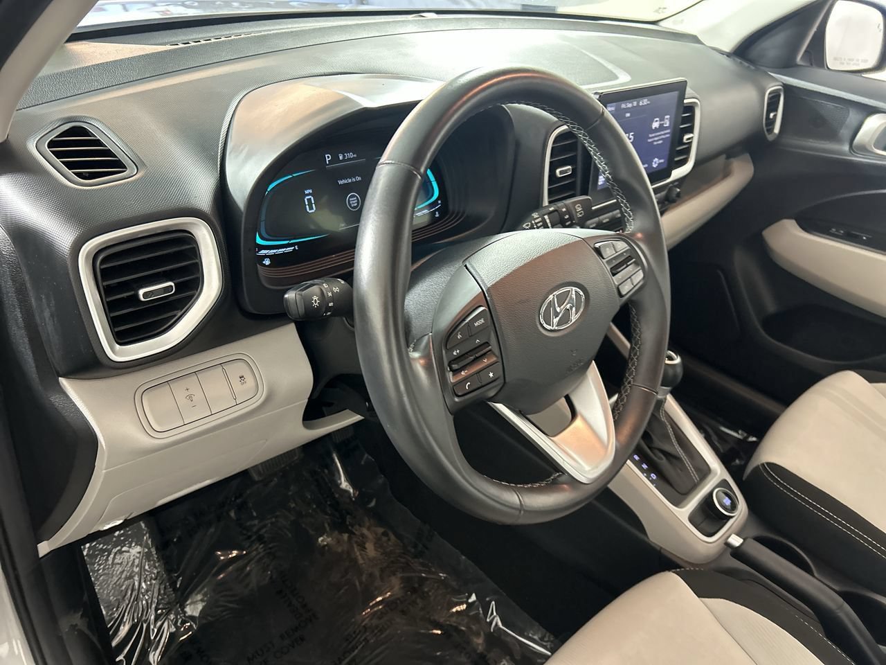 Used 2025 Hyundai Venue SEL FWD image 13