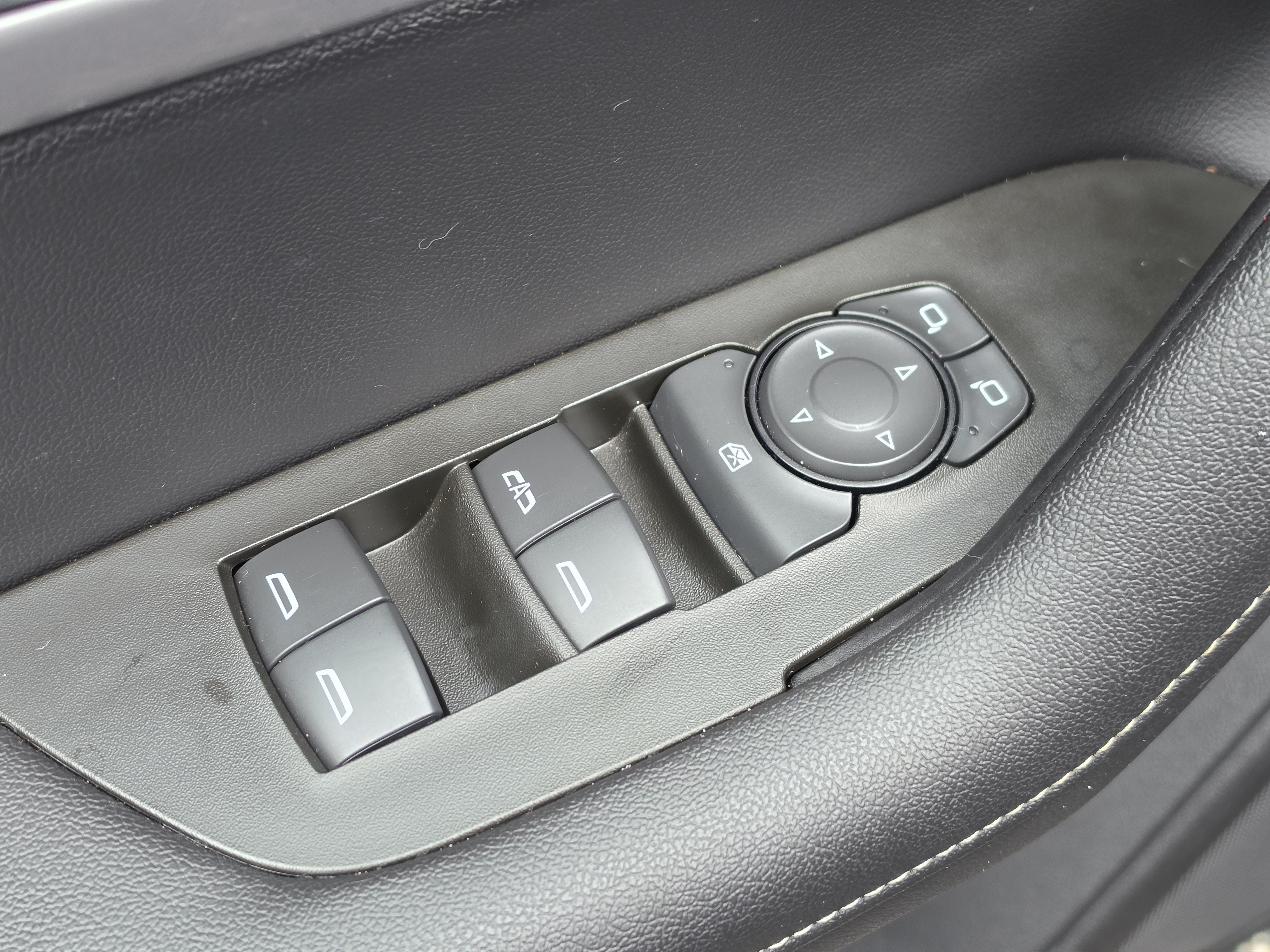 Used 2025 Chevrolet Blazer LT FWD image 22