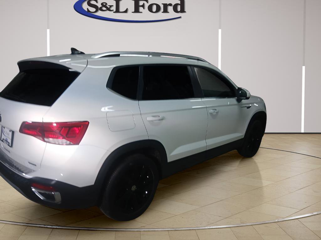 Used 2022 Volkswagen Taos SE w/ Panoramic Sunroof Package image 4