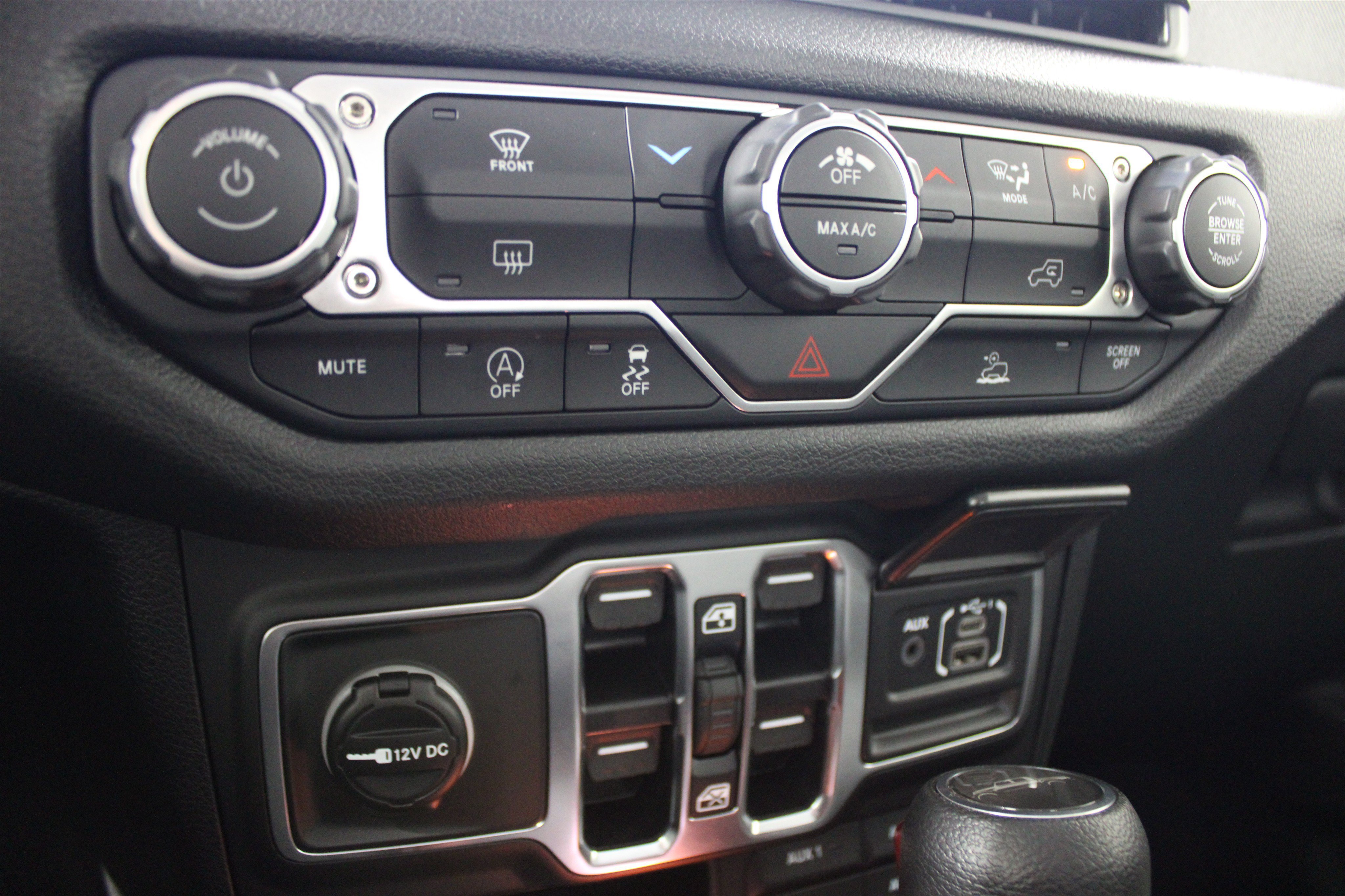 Used 2025 Jeep Gladiator Sport AWD/4WD image 17