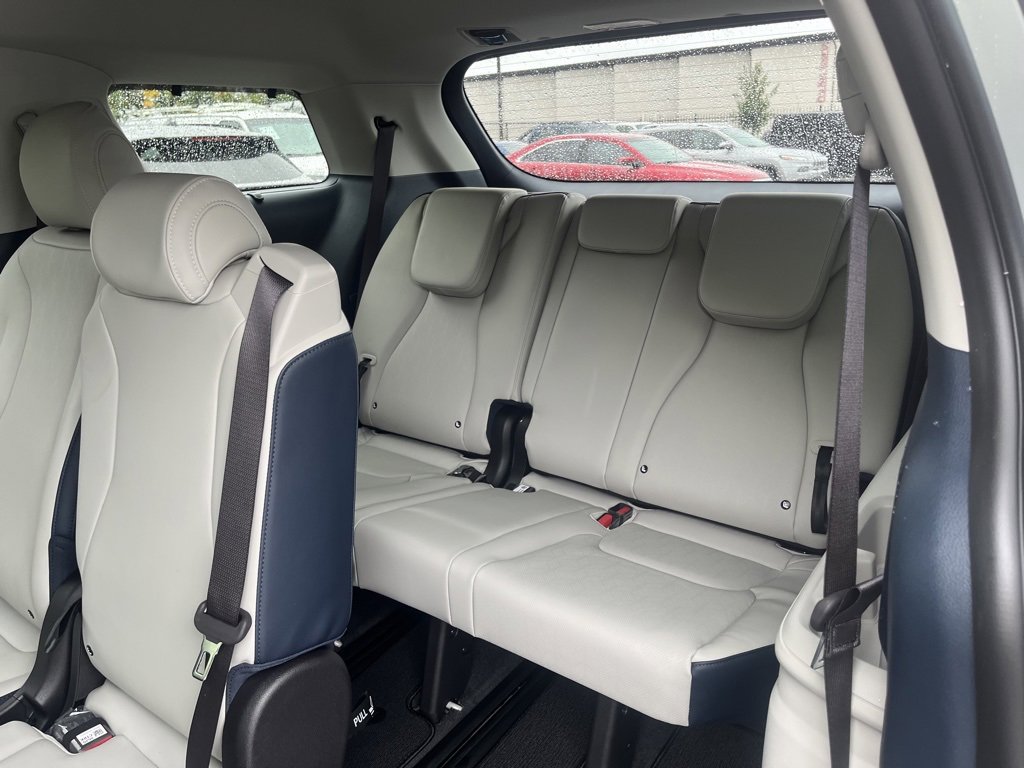 New 2026 Kia Carnival EX image 28