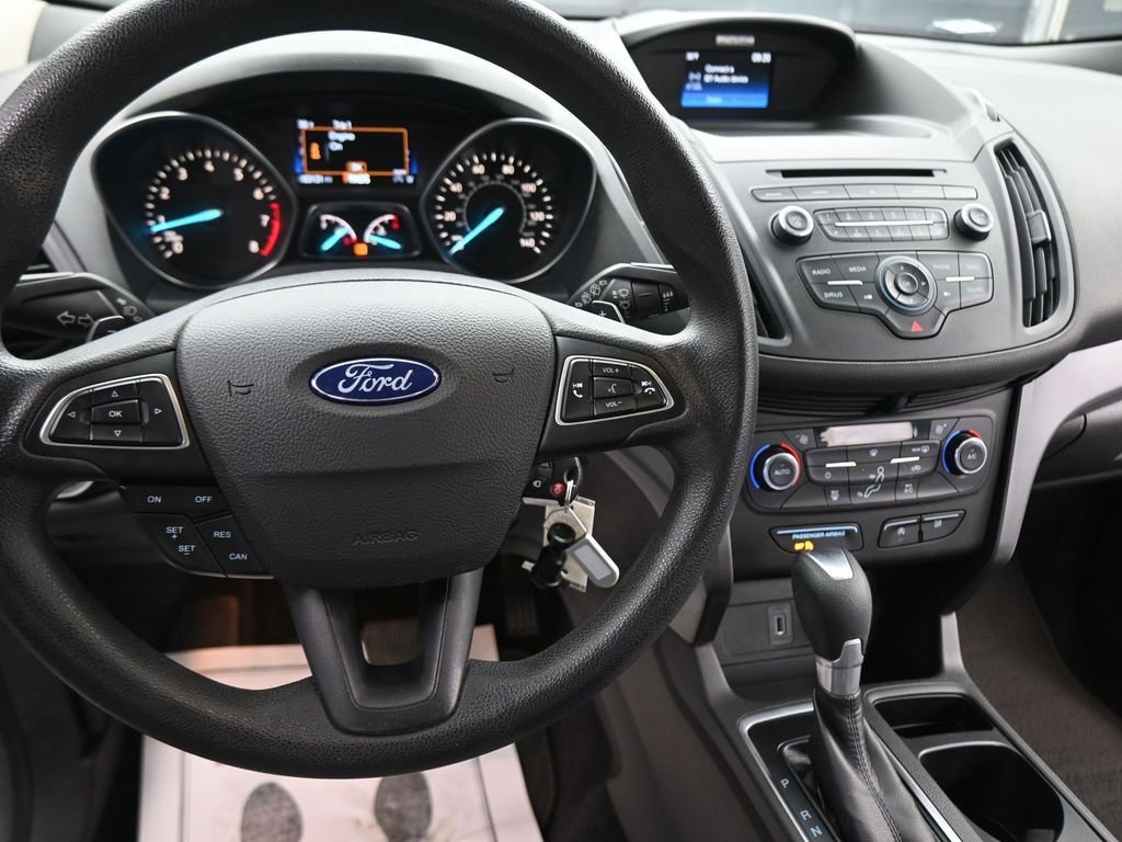 Used 2017 Ford Escape SE image 39