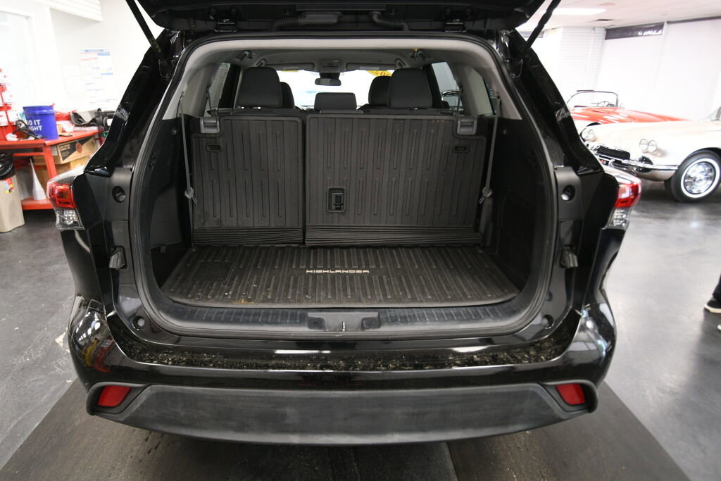 Used 2023 Toyota Highlander L AWD/4WD image 23