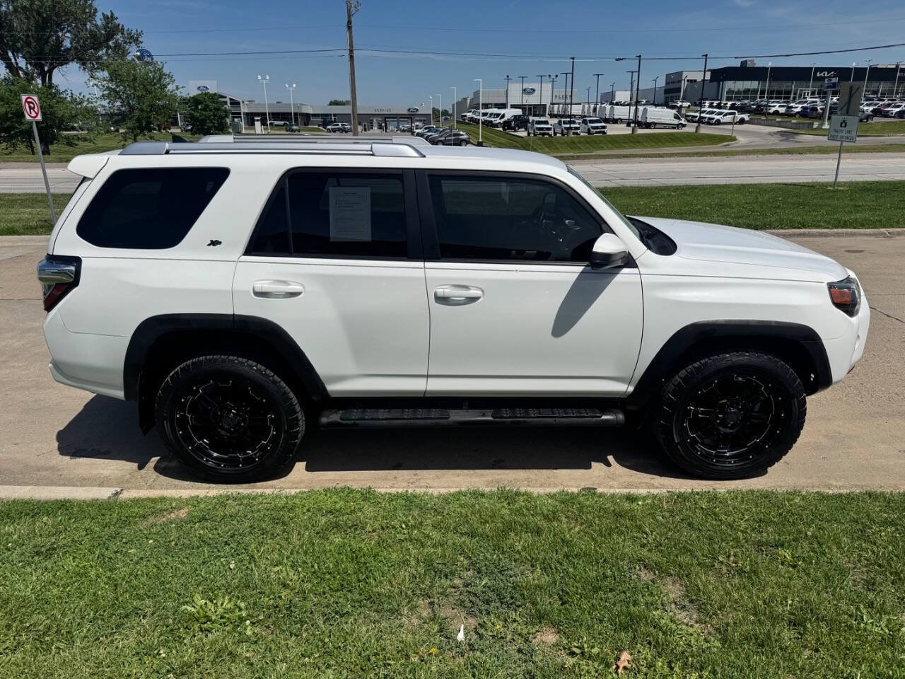 Used 2016 Toyota 4Runner SR5 AWD/4WD image 6