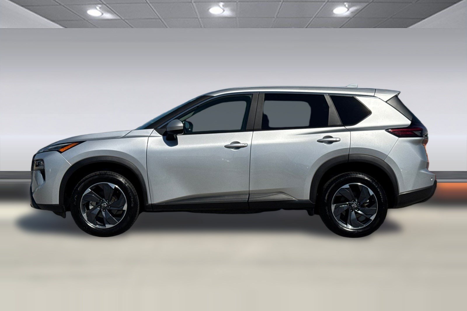 Used 2025 Nissan Rogue SV AWD/4WD image 2