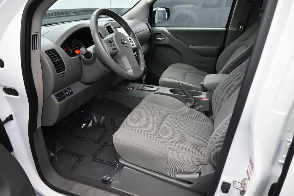 Used 2020 Nissan Frontier SV w/ Midnight Edition Floor Mats AWD/4WD image 4