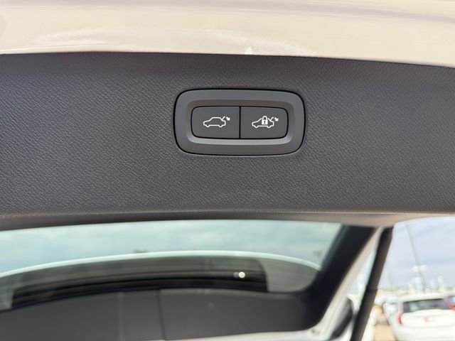 New 2026 Volvo XC90 B6 Plus w/ Protection Package Premier image 16