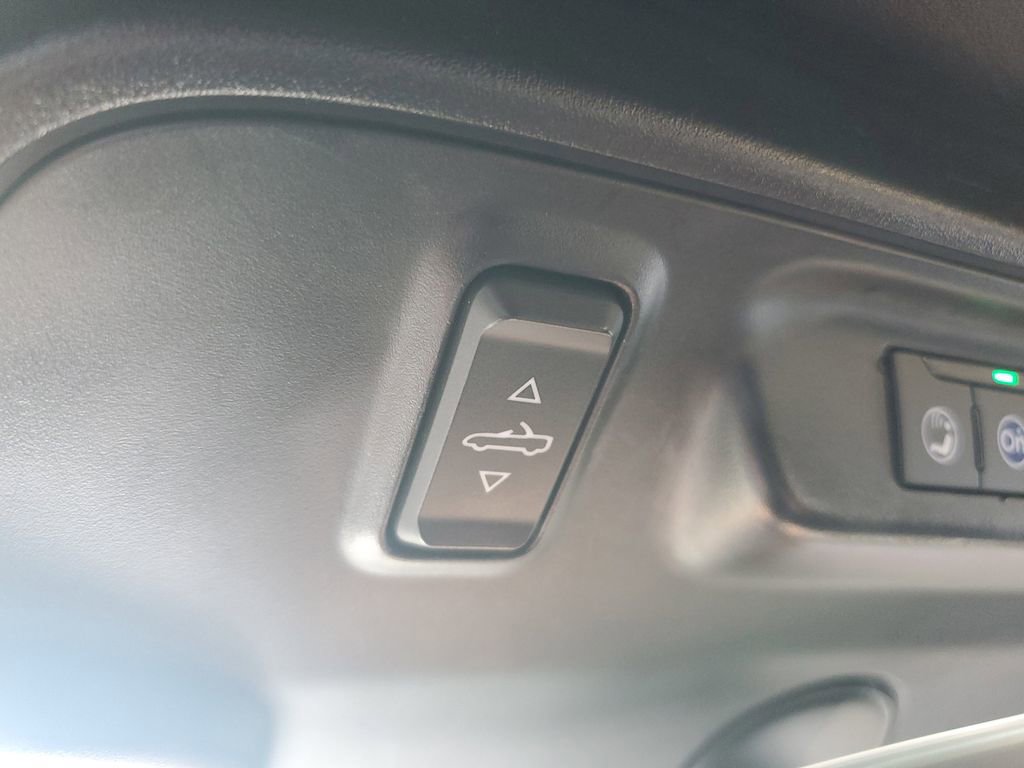 Used 2019 Chevrolet Camaro LT image 18