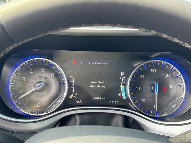 Used 2025 Chrysler Pacifica Limited FWD image 19