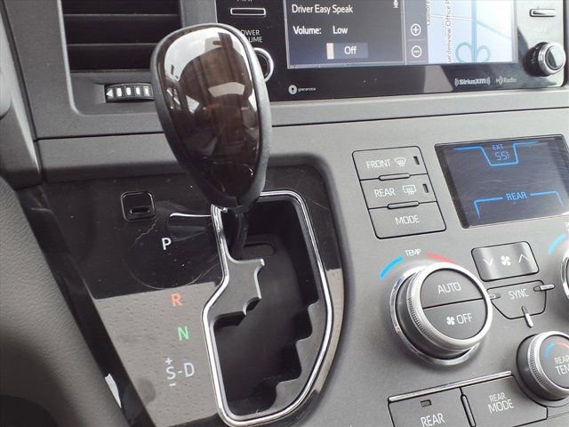 Used 2019 Toyota Sienna AWD image 8