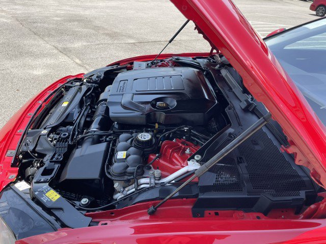 Used 2019 Jaguar XE Premium image 77