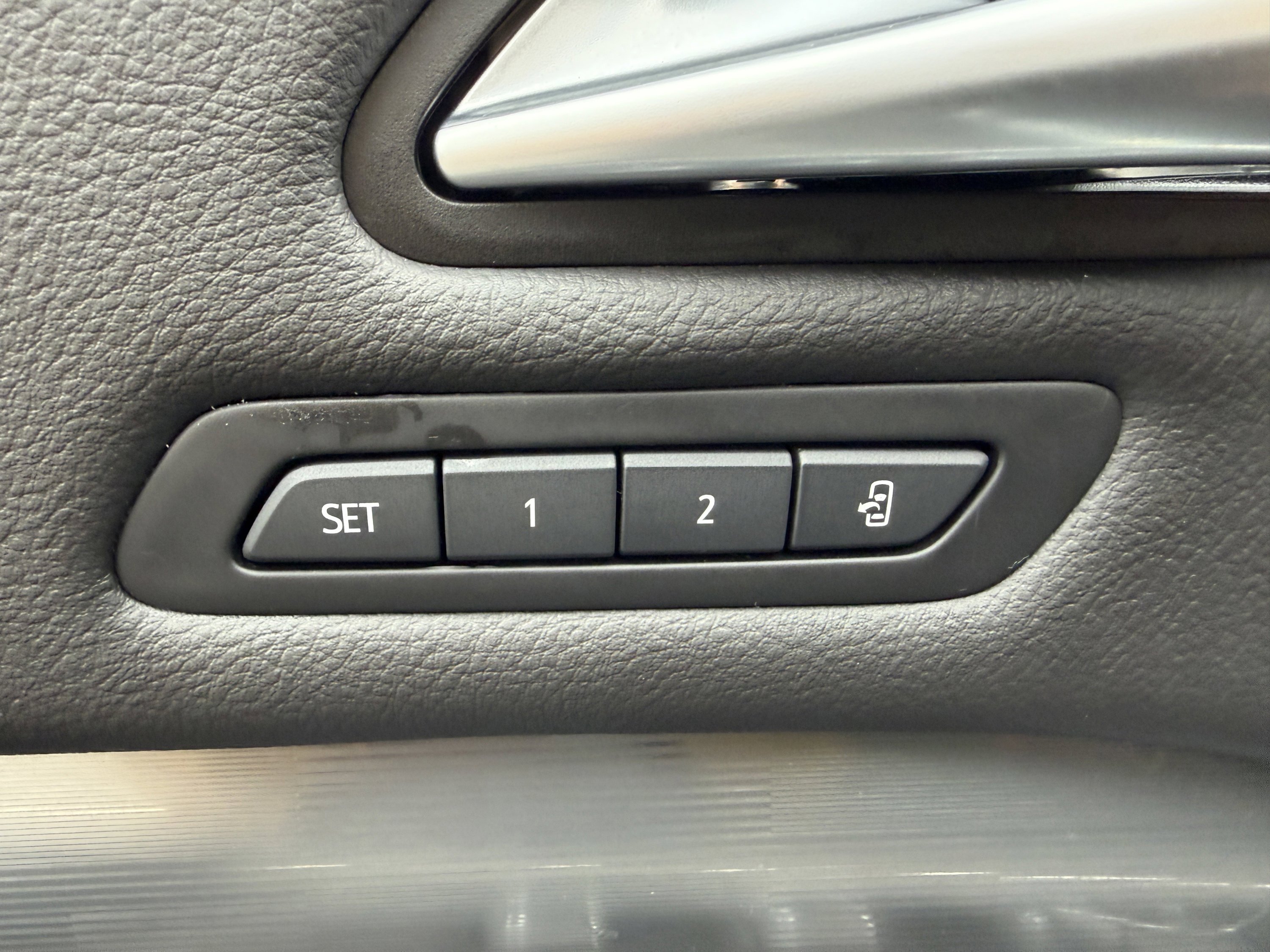 Used 2024 Cadillac XT4 Premium Luxury w/ Technology Package AWD/4WD image 25