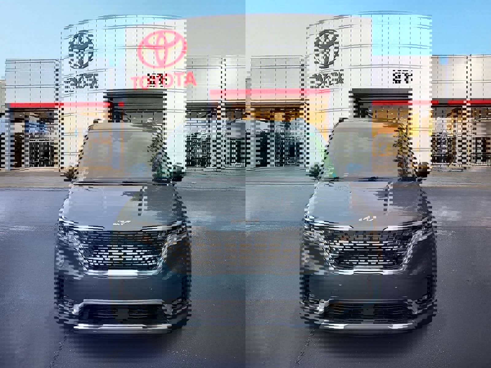 Used 2022 Kia Carnival SX image 2