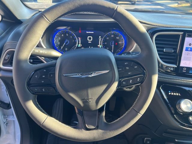 New 2026 Chrysler Pacifica Select w/ S Appearance Package image 10