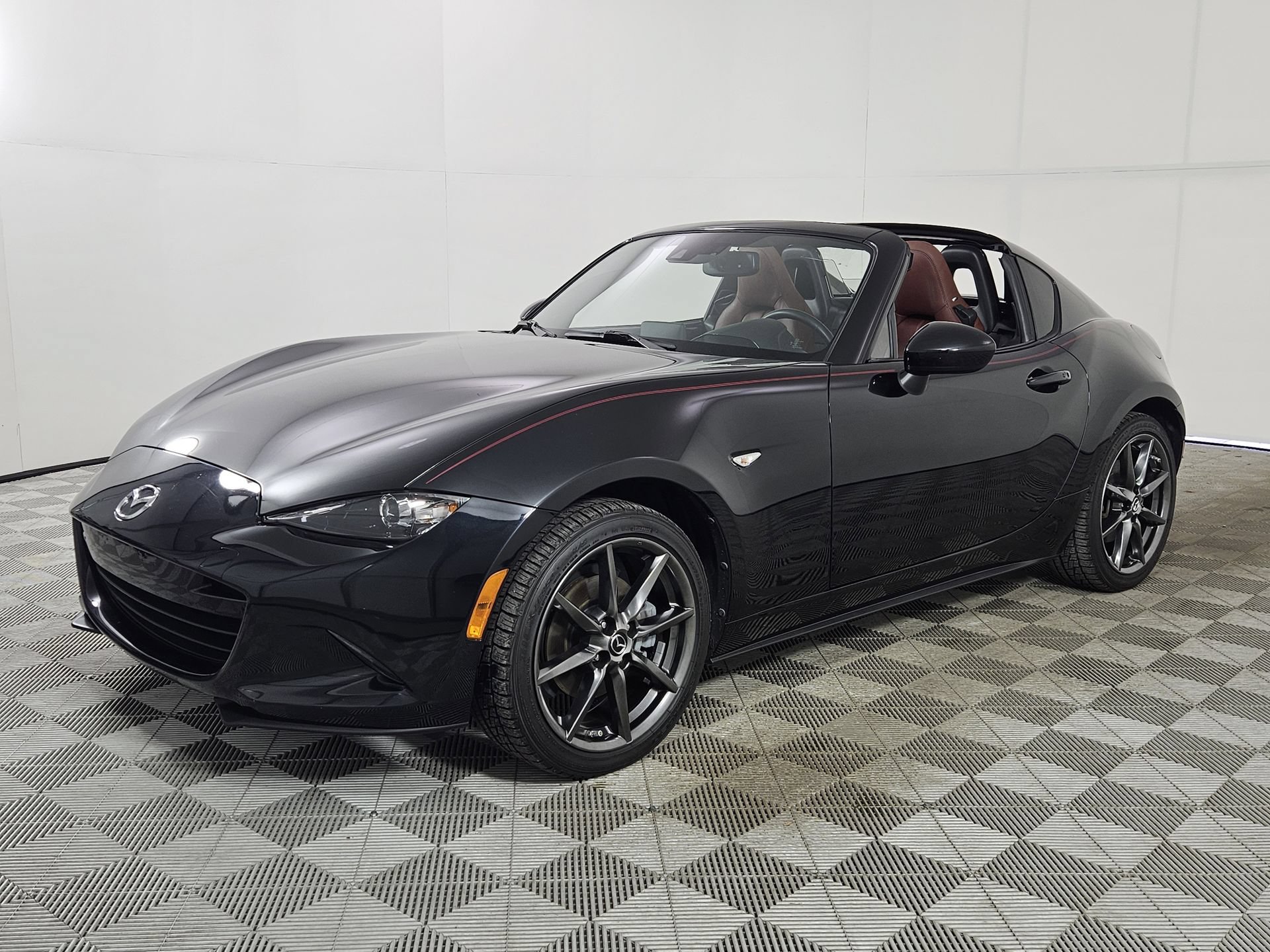 Used 2018 MAZDA MX-5 Miata RF Grand Touring RWD image 3