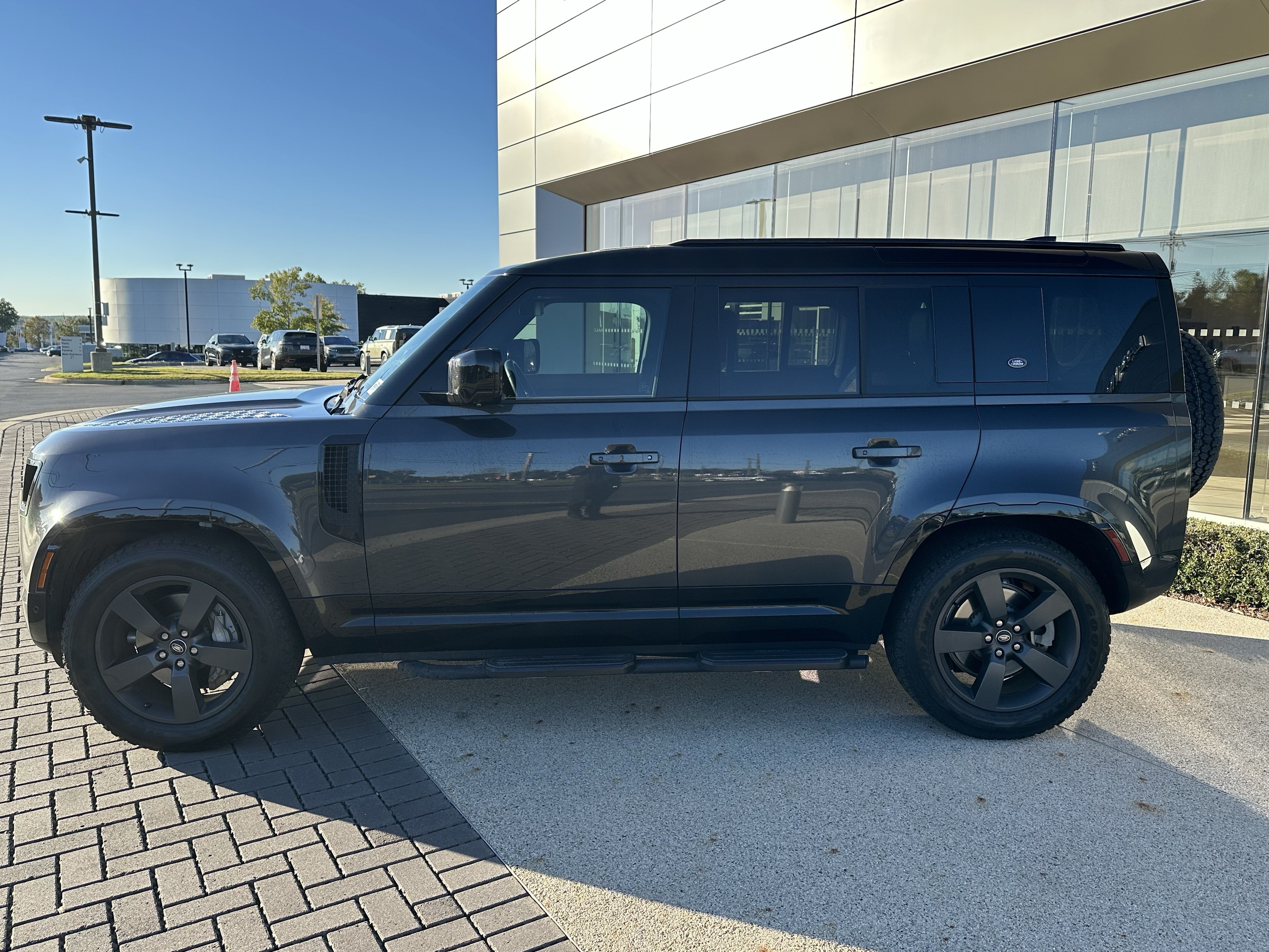 Certified 2024 Land Rover Defender 110 X-Dynamic SE AWD/4WD image 4