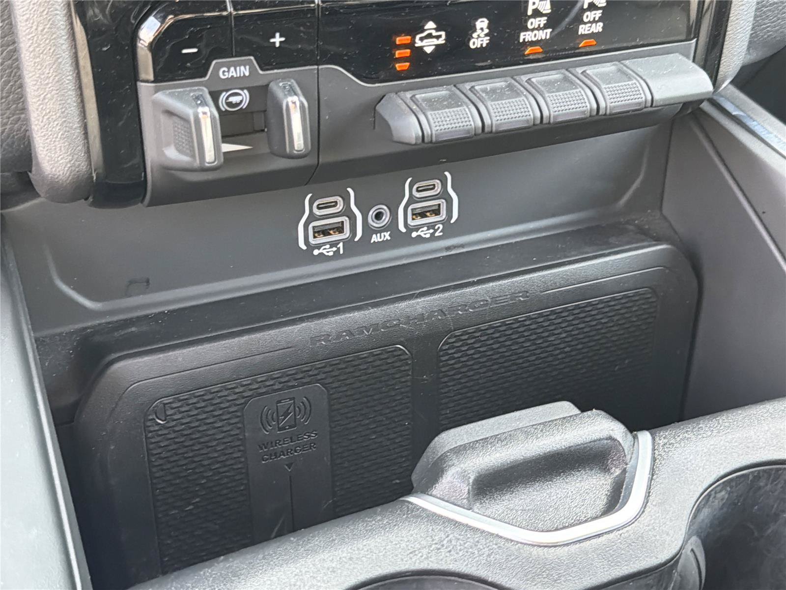 Used 2025 RAM 1500 Laramie w/ Sport Appearance Package AWD/4WD image 31