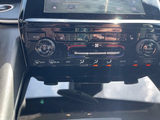 Used 2025 Jeep Grand Cherokee L Altitude AWD/4WD image 23