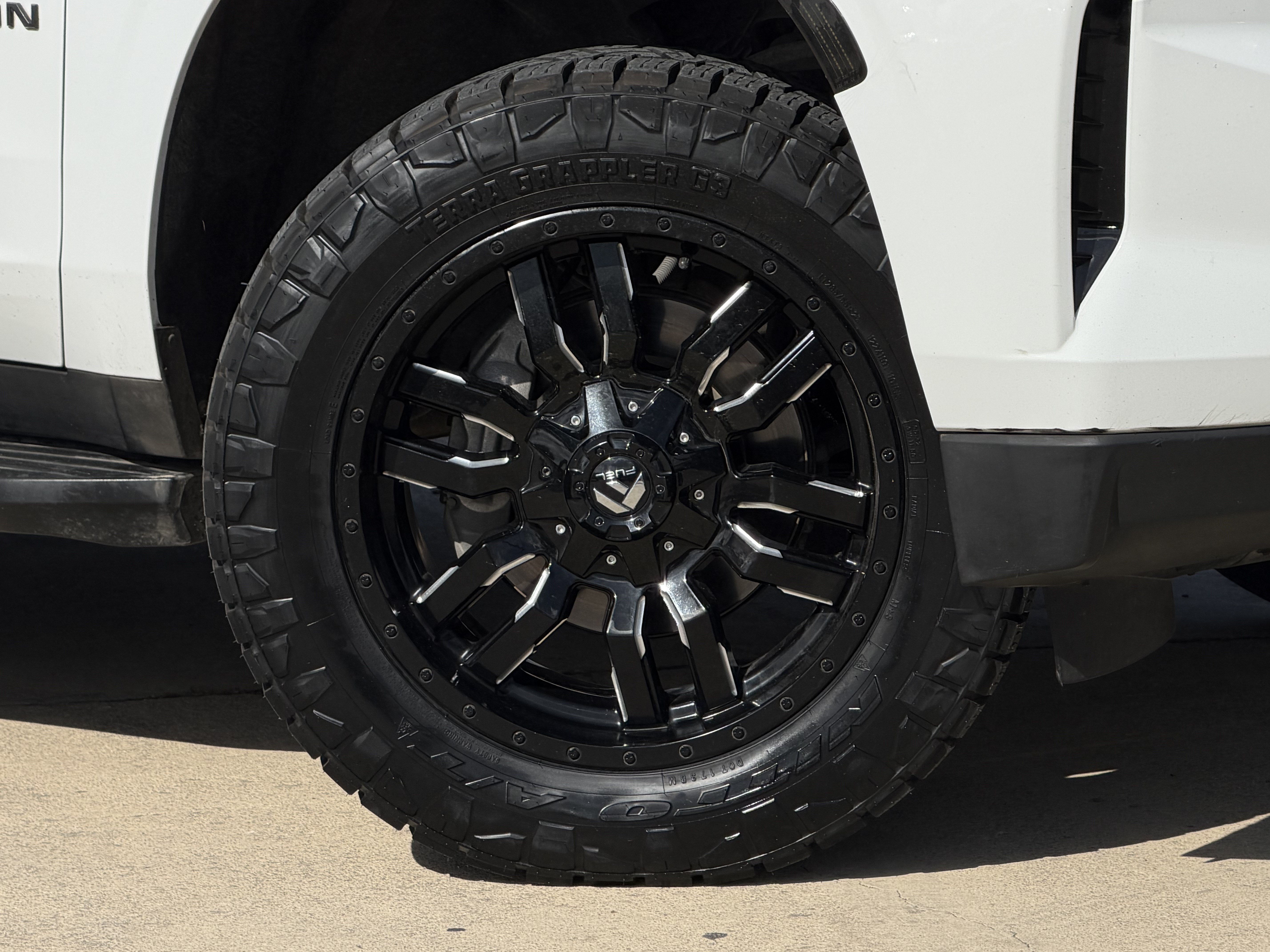 Used 2021 Chevrolet Suburban LT RWD image 3
