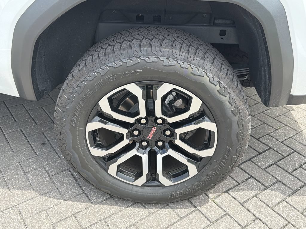 Certified 2025 GMC Canyon AT4 w/ Nightfall Edition AWD/4WD image 16
