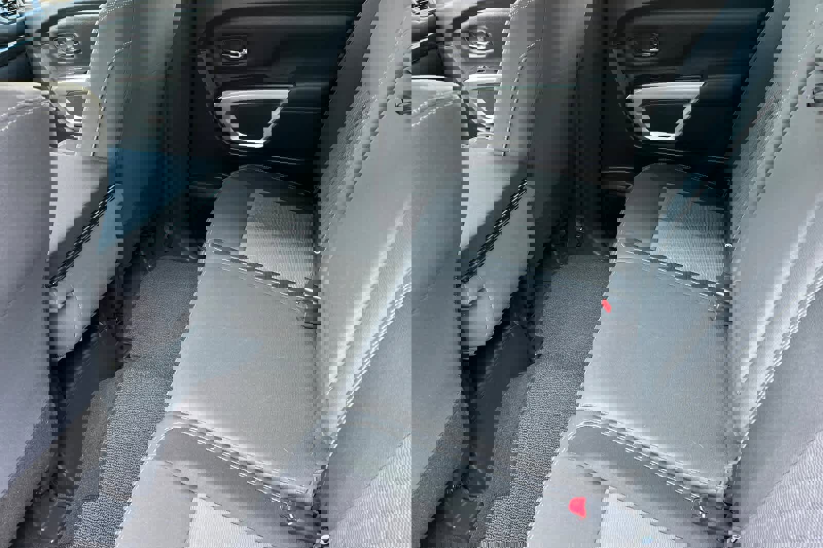 Used 2023 Nissan Titan SV image 5