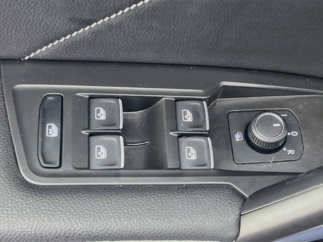 Used 2023 Volkswagen Tiguan SE FWD image 12