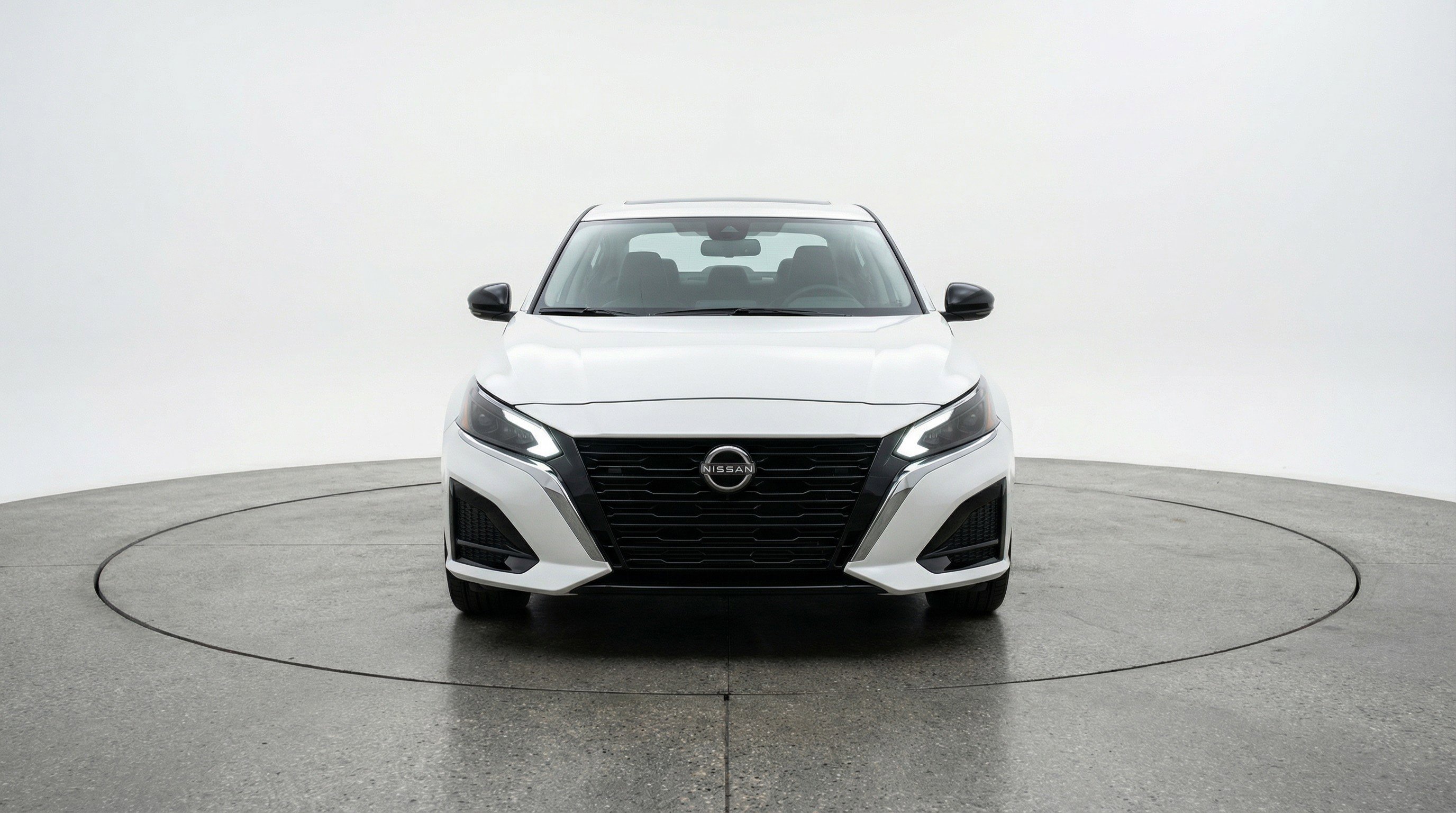 Used 2025 Nissan Altima 2.5 SV image 2