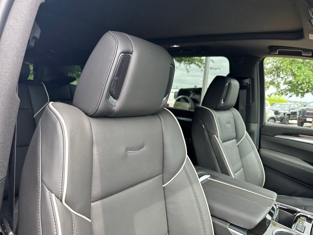 New 2026 Cadillac Escalade ESV Luxury w/ LPO, Floor Liner Package AWD/4WD image 17