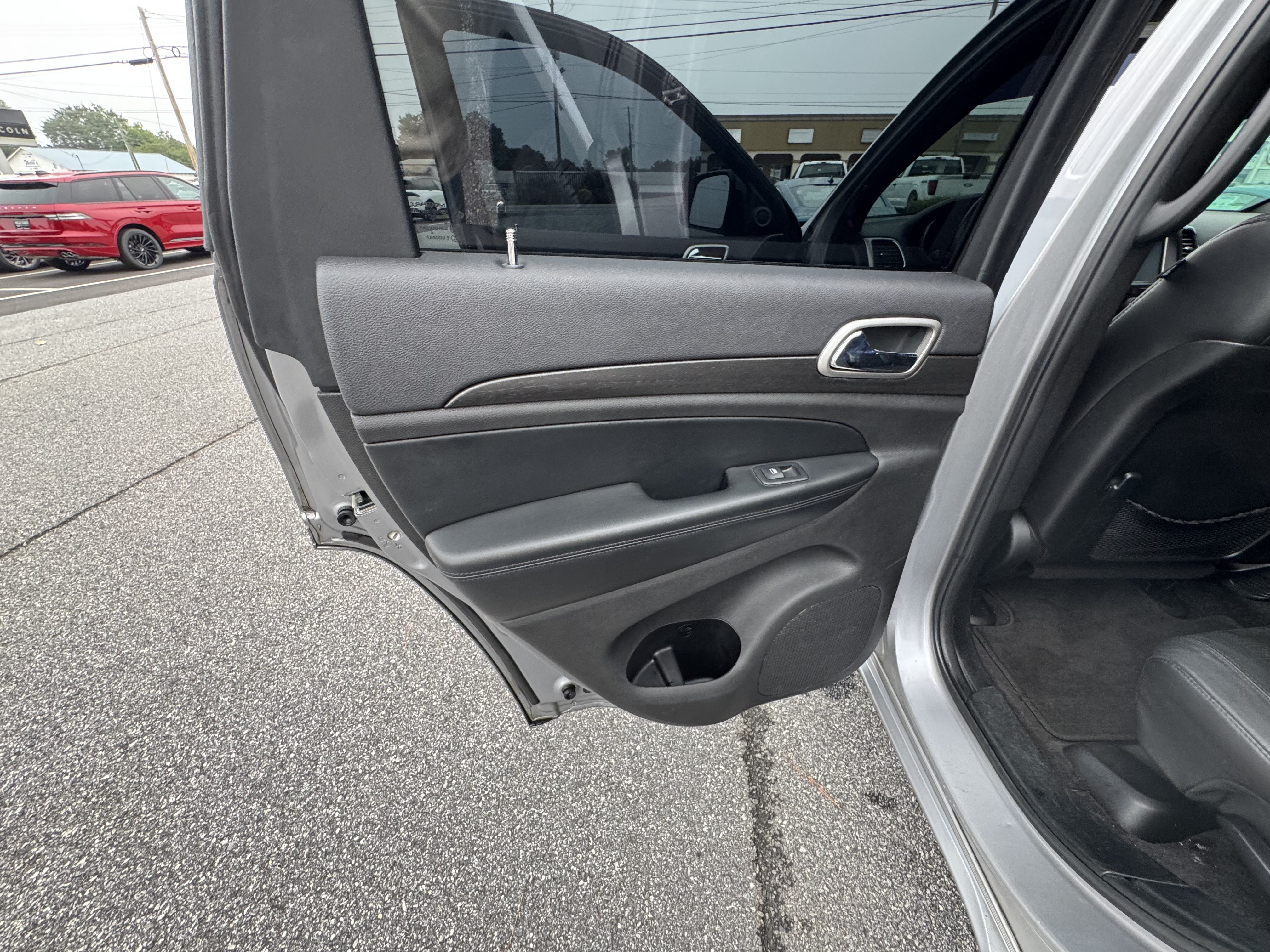 Used 2017 Jeep Grand Cherokee Altitude RWD image 7