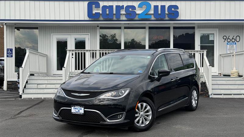 Used 2018 Chrysler Pacifica Touring-L FWD image 2