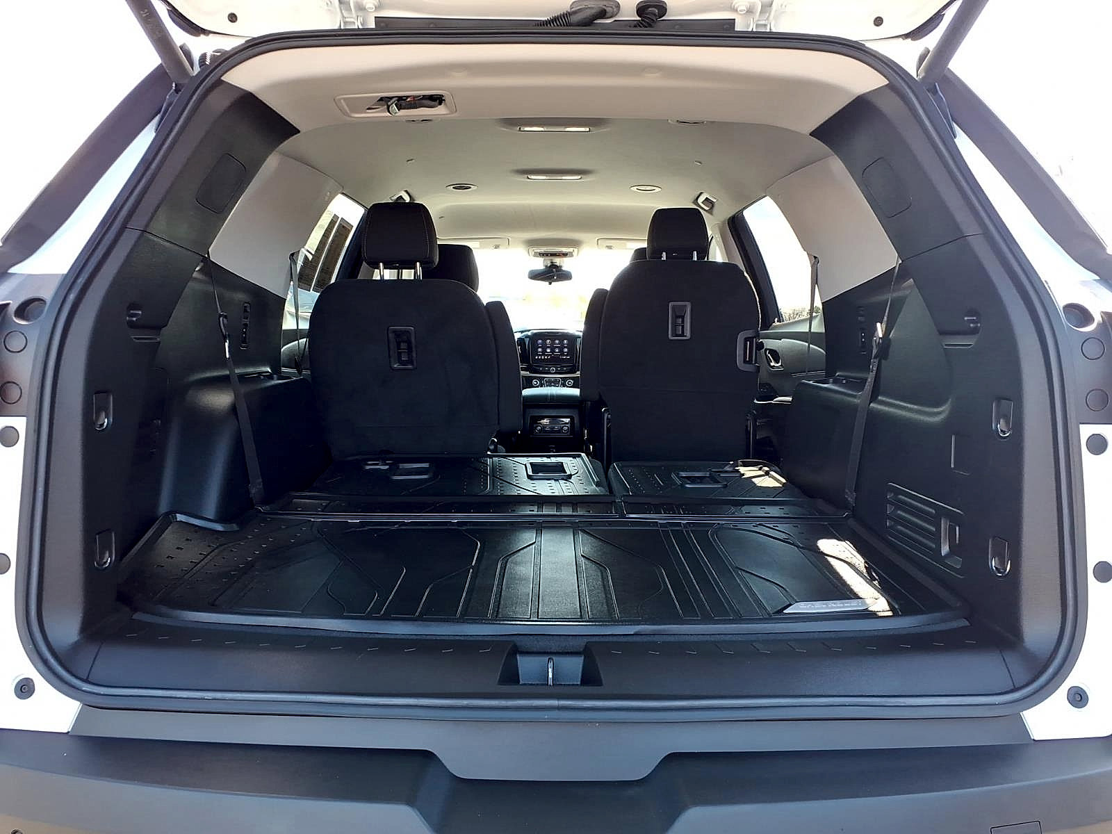 Certified 2020 Chevrolet Traverse LT w/ Driver Confidence II Package image 8